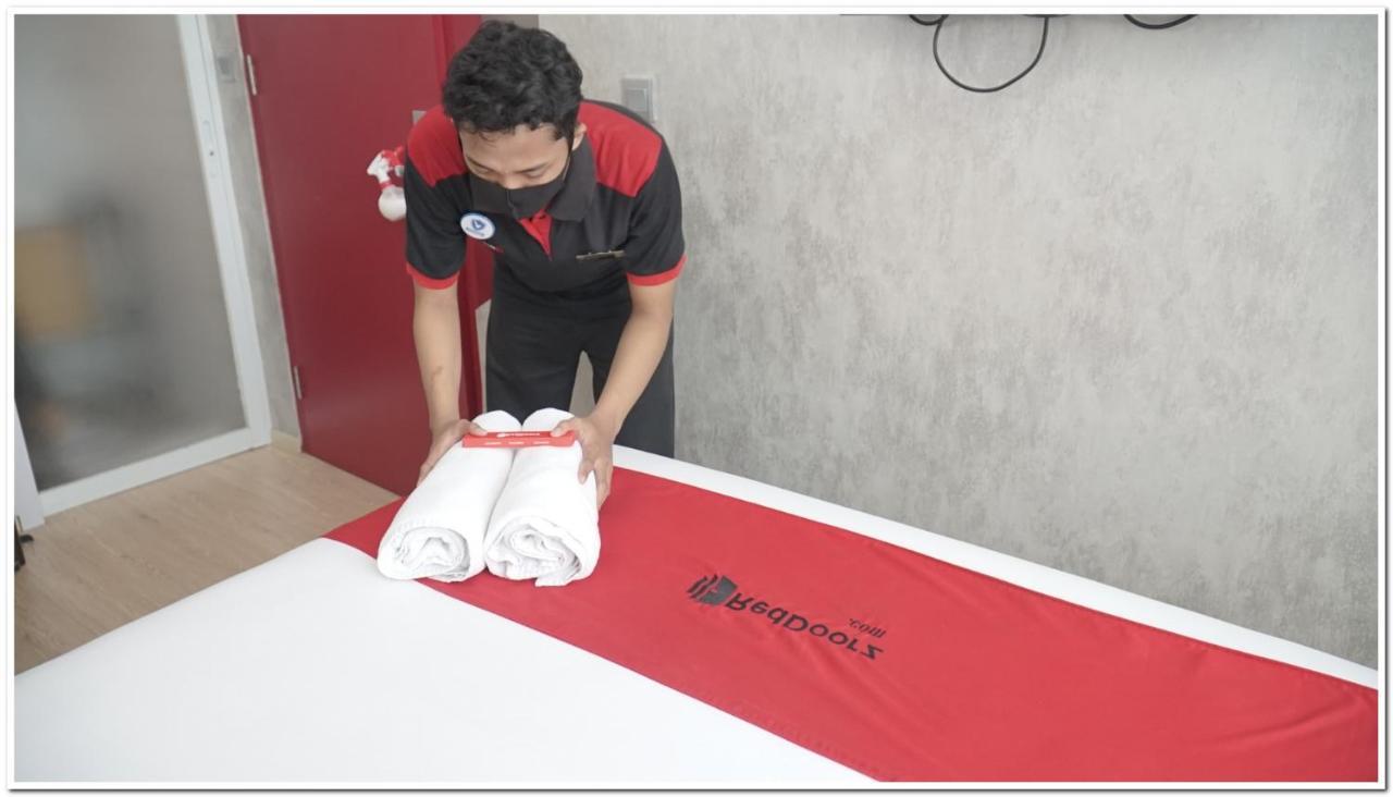 Reddoorz Plus @ Hotel Star 88 Tugu Екстериор снимка
