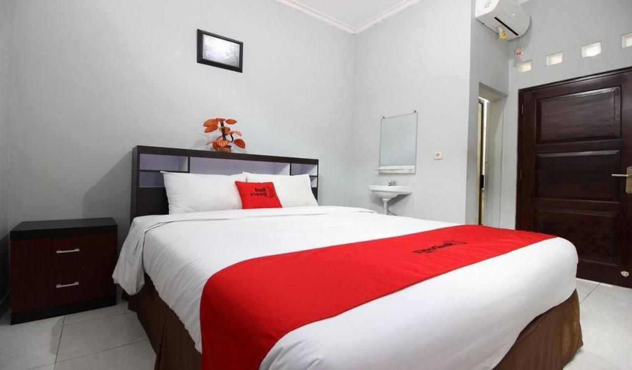 Reddoorz Plus @ Hotel Star 88 Tugu Екстериор снимка
