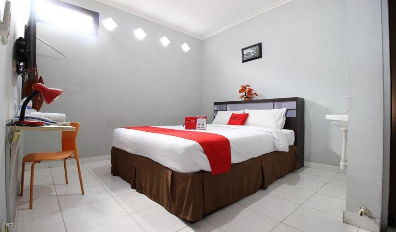Reddoorz Plus @ Hotel Star 88 Tugu Екстериор снимка