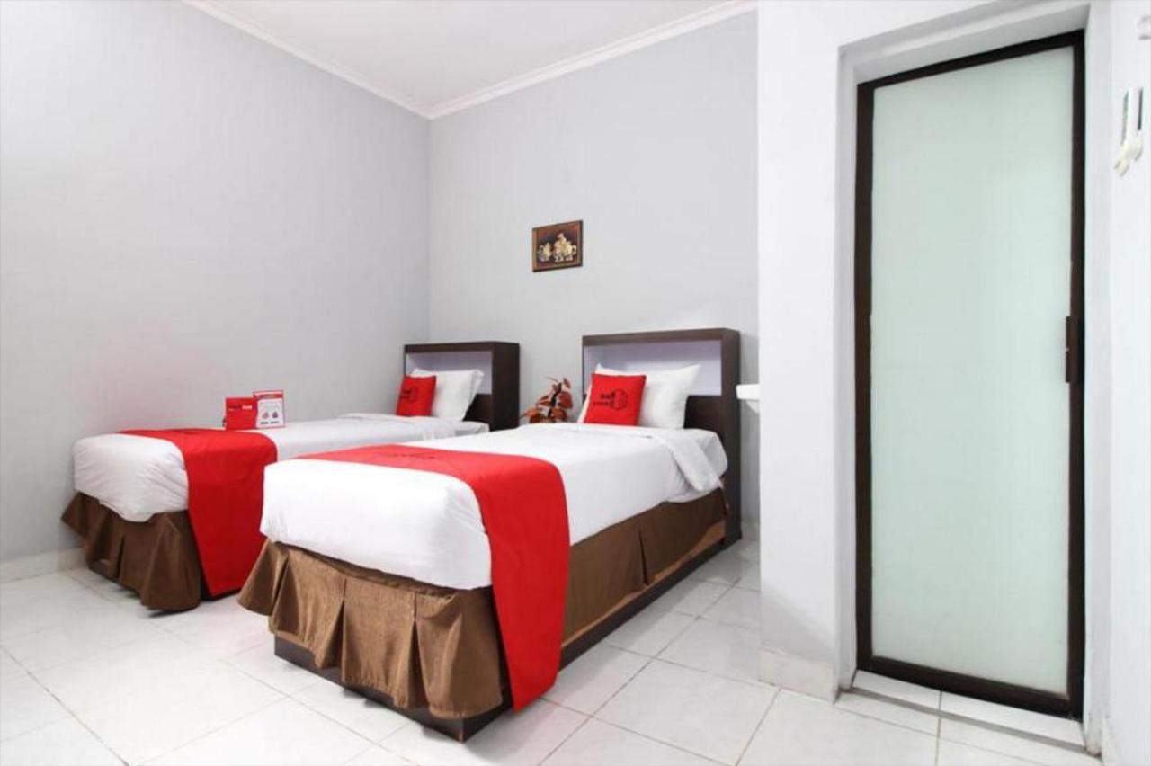 Reddoorz Plus @ Hotel Star 88 Tugu Екстериор снимка