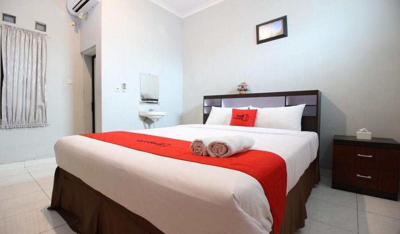 Reddoorz Plus @ Hotel Star 88 Tugu Екстериор снимка