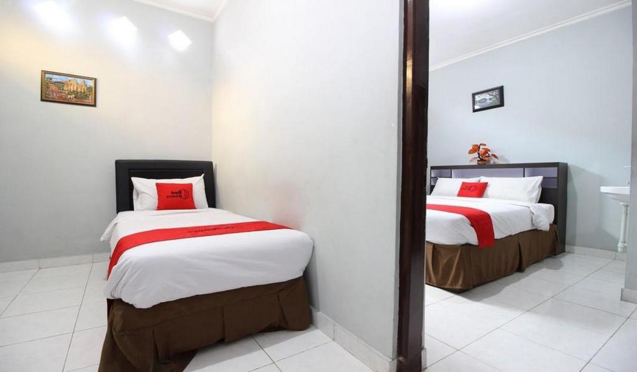 Reddoorz Plus @ Hotel Star 88 Tugu Екстериор снимка