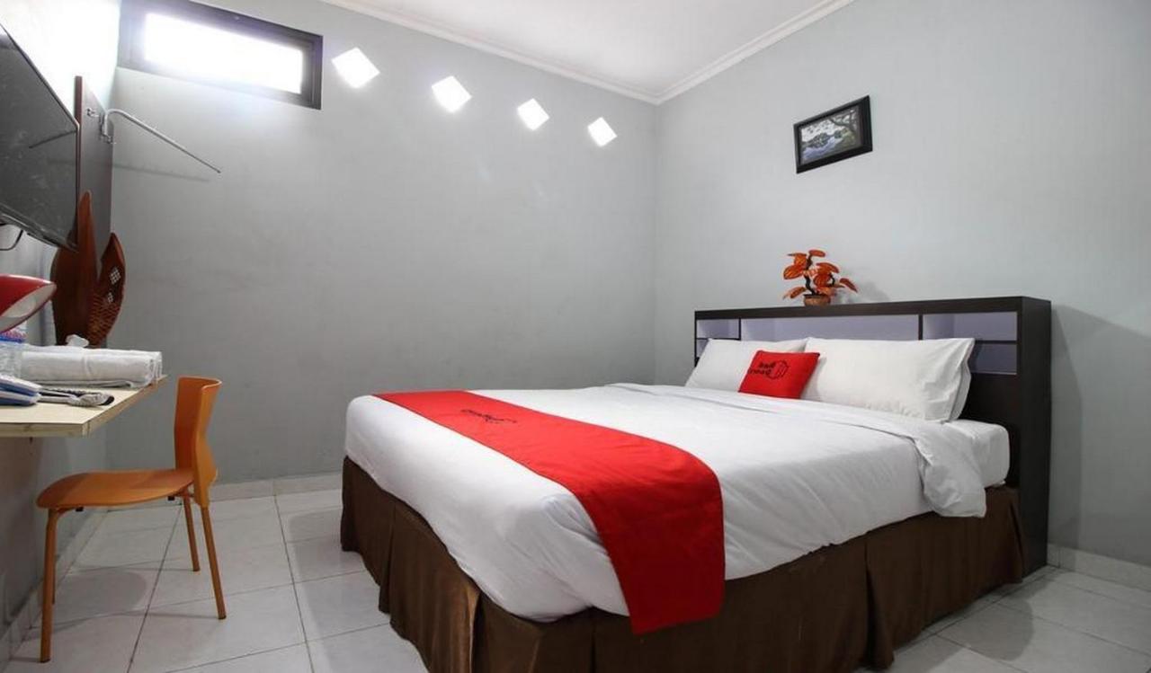 Reddoorz Plus @ Hotel Star 88 Tugu Екстериор снимка