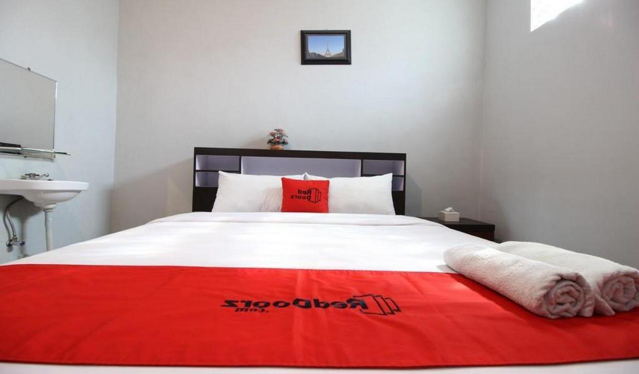 Reddoorz Plus @ Hotel Star 88 Tugu Екстериор снимка